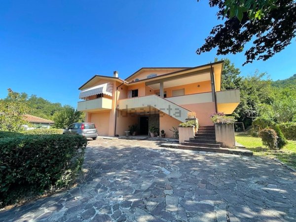 casa indipendente in vendita a Fivizzano