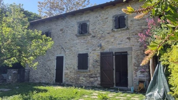 casa indipendente in vendita a Fivizzano