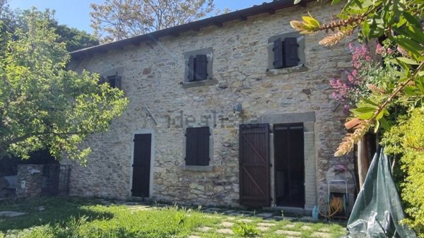 casa indipendente in vendita a Fivizzano
