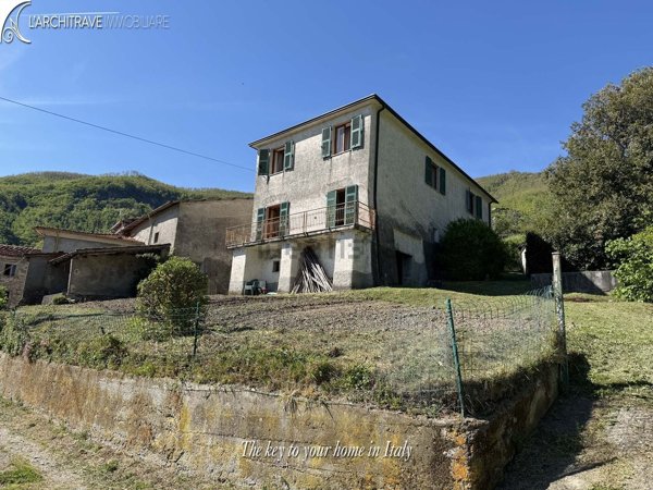 casa indipendente in vendita a Fivizzano