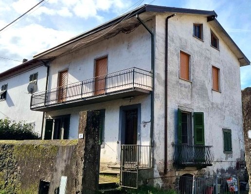 casa semindipendente in vendita a Fivizzano
