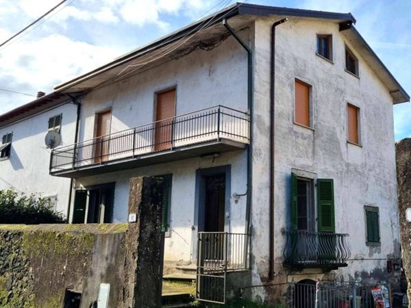 casa indipendente in vendita a Fivizzano