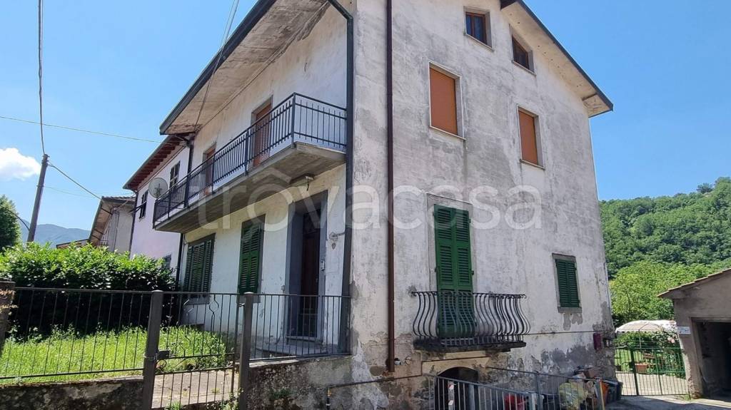 casa indipendente in vendita a Fivizzano
