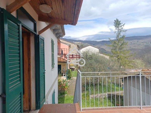casa indipendente in vendita a Fivizzano in zona Pratolungo