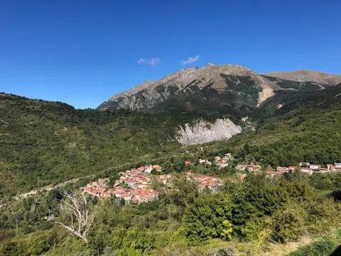 casa indipendente in vendita a Fivizzano in zona Sassalbo