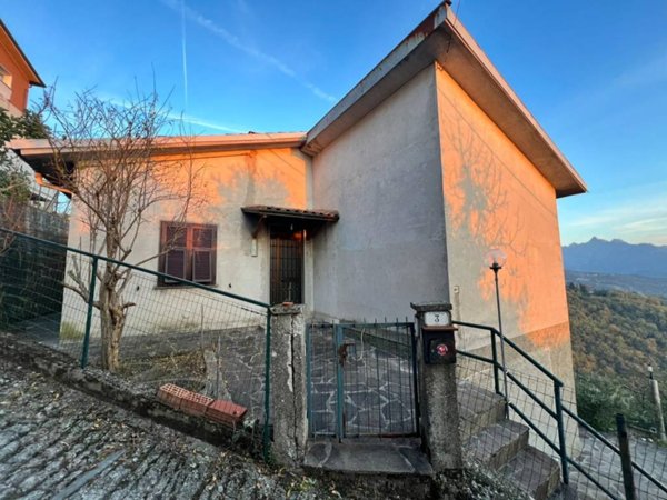 casa indipendente in vendita a Fivizzano in zona Agnino