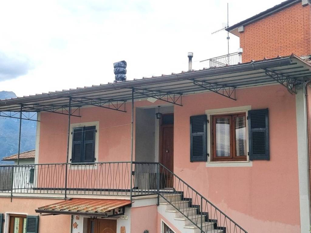 appartamento in vendita a Fivizzano in zona Vezzanello