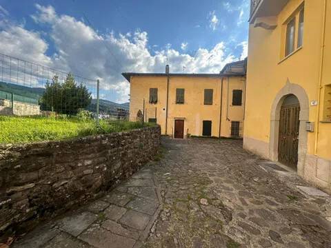 casa indipendente in vendita a Fivizzano