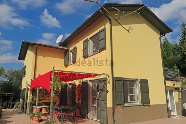 casa indipendente in vendita a Fivizzano in zona Isolano