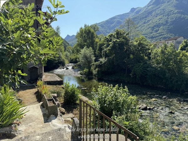 casa indipendente in vendita a Fivizzano