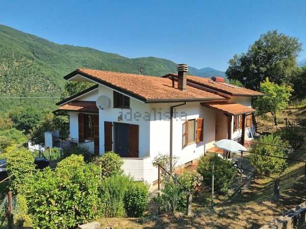 casa indipendente in vendita a Fivizzano