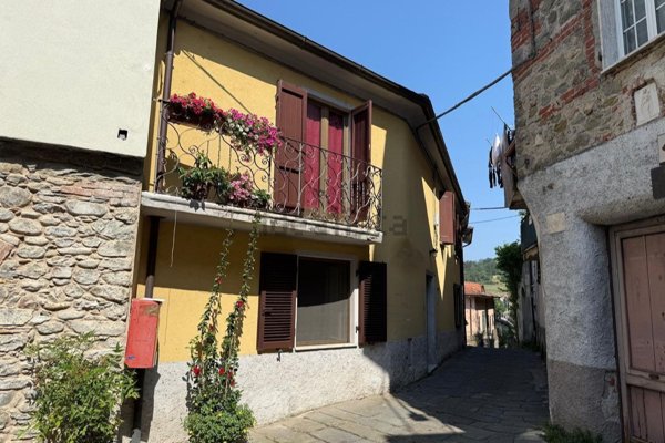 casa indipendente in vendita a Fivizzano