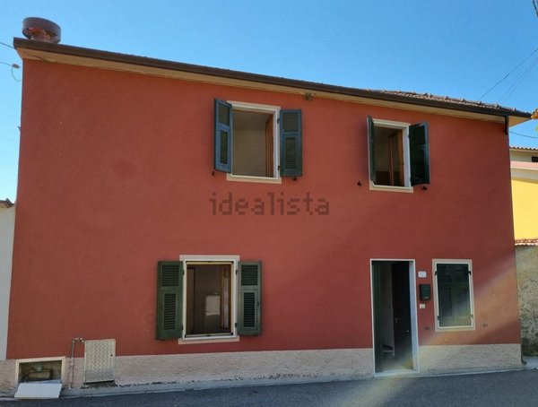 casa semindipendente in vendita a Fivizzano in zona Magliano