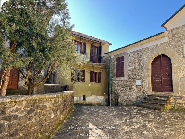 casa indipendente in vendita a Fivizzano