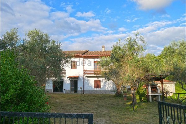 casa indipendente in vendita a Fivizzano