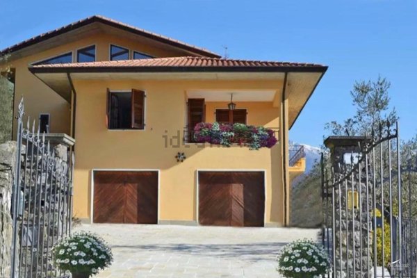 casa indipendente in vendita a Fivizzano in zona Debicò