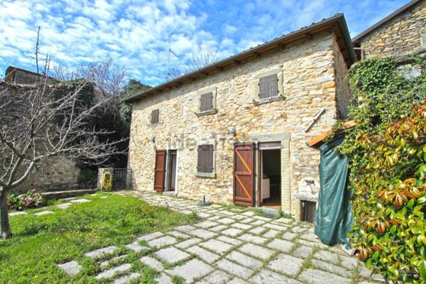casa semindipendente in vendita a Fivizzano