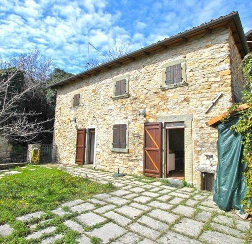 casa indipendente in vendita a Fivizzano in zona Caugliano