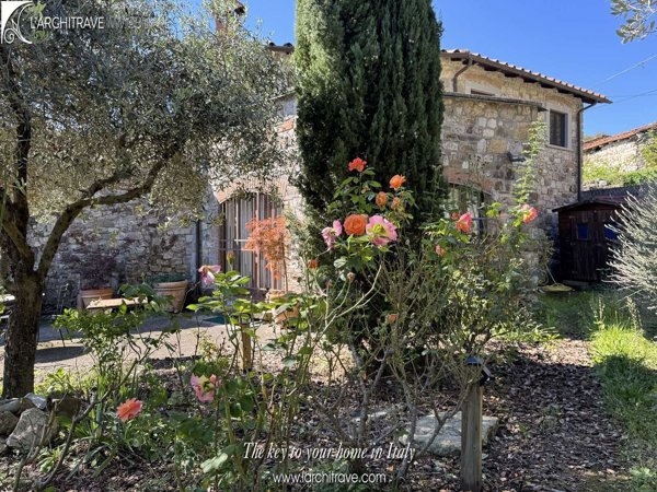 casa indipendente in vendita a Fivizzano in zona Terenzano