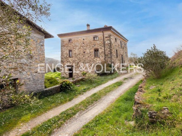 casa indipendente in vendita a Fivizzano in zona Moncigoli