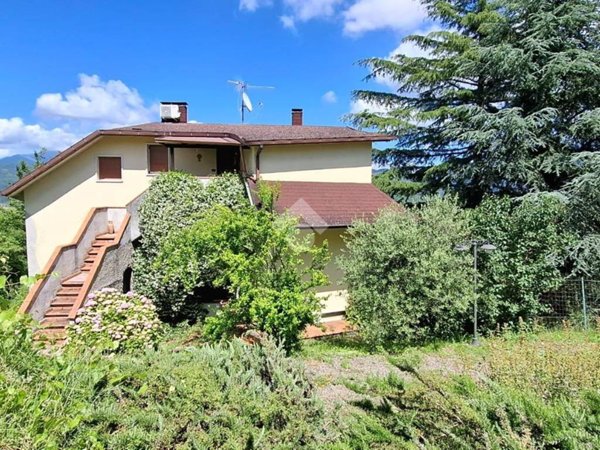 casa indipendente in vendita a Fivizzano in zona Campiglione