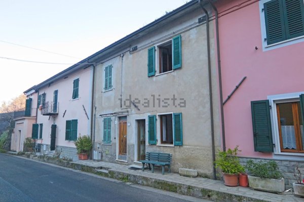 casa semindipendente in vendita a Fivizzano in zona Monzone Ponte