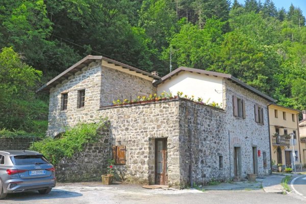 casa indipendente in vendita a Fivizzano in zona Cerignano