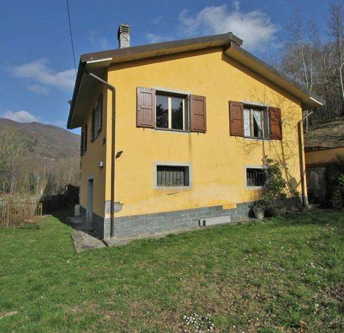 casa indipendente in vendita a Fivizzano