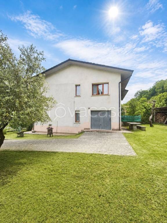 casa indipendente in vendita a Fivizzano in zona Equi Terme