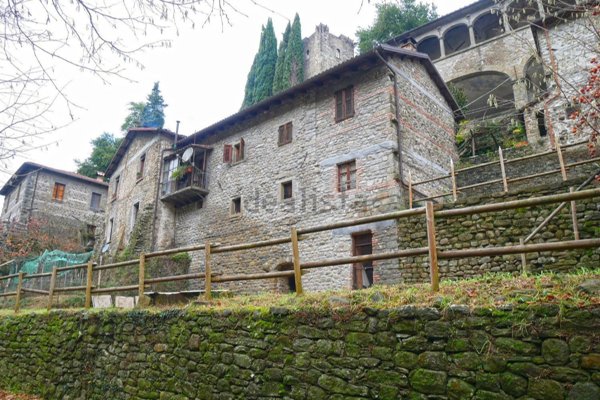 casa indipendente in vendita a Fivizzano in zona Verrucola