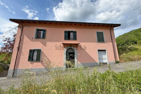 casa indipendente in vendita a Fivizzano in zona Piano di Collecchia