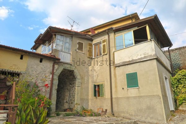 casa semindipendente in vendita a Fivizzano in zona Folegnano