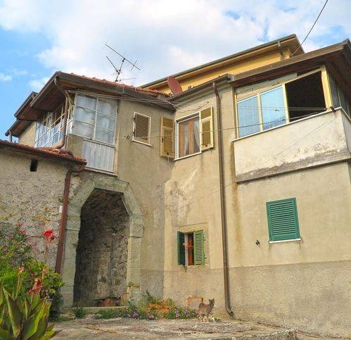 casa indipendente in vendita a Fivizzano in zona Folegnano