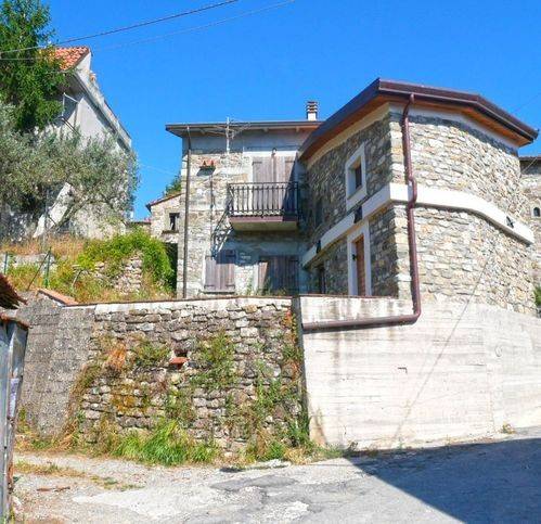 casa indipendente in vendita a Fivizzano in zona Turano