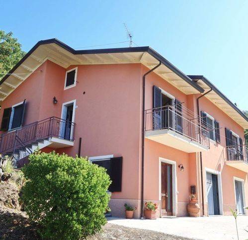 casa indipendente in vendita a Fivizzano in zona Antigo