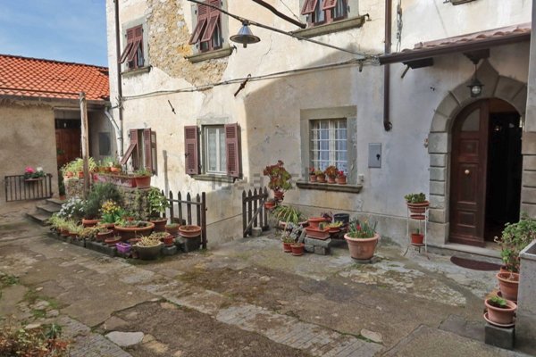 casa indipendente in vendita a Fivizzano in zona Cerignano