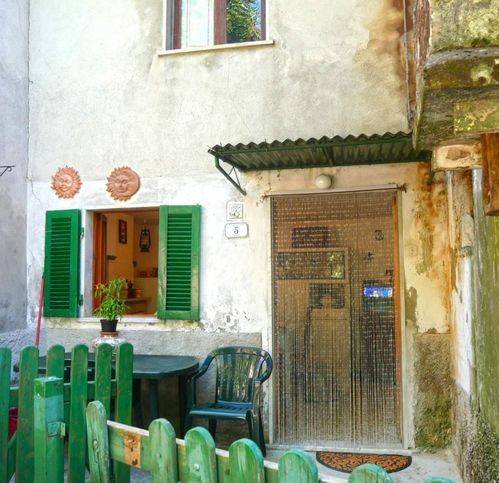 casa indipendente in vendita a Fivizzano in zona Vinca