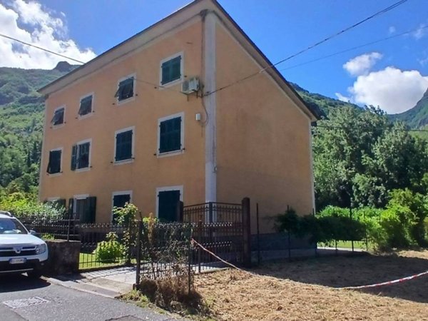 appartamento in vendita a Fivizzano in zona Isolano