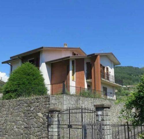casa indipendente in vendita a Fivizzano