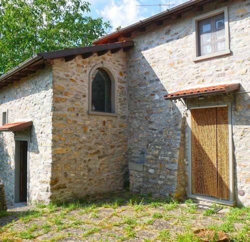 casa indipendente in vendita a Fivizzano