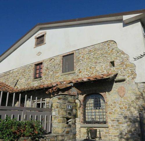 casa indipendente in vendita a Fivizzano in zona Magliano