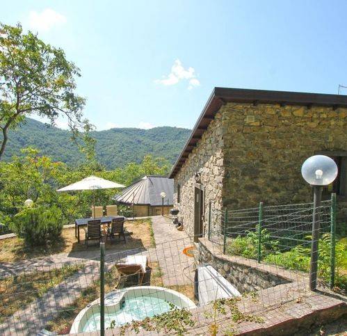 casa indipendente in vendita a Fivizzano