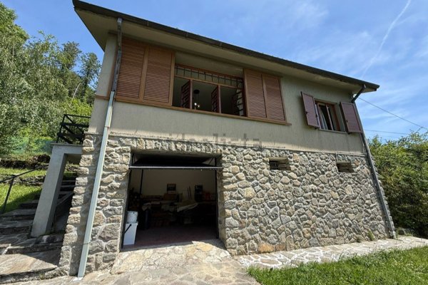 casa indipendente in vendita a Fivizzano