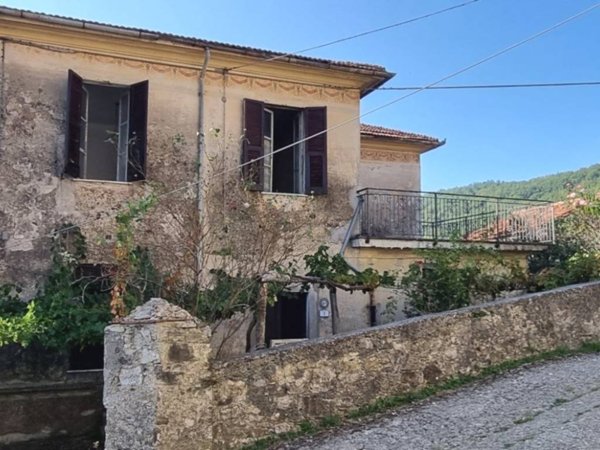 casa indipendente in vendita a Fivizzano