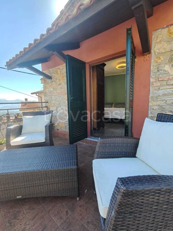 casa indipendente in vendita a Fivizzano in zona Agnino