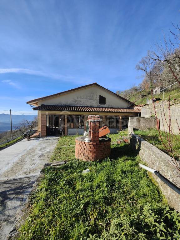 casa indipendente in vendita a Fivizzano in zona Agnino