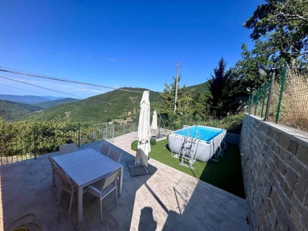 casa indipendente in vendita a Fivizzano in zona Vendaso