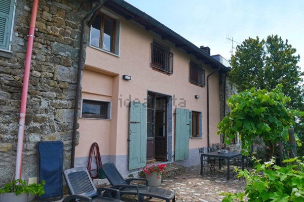 casa indipendente in vendita a Fivizzano in zona Collecchia