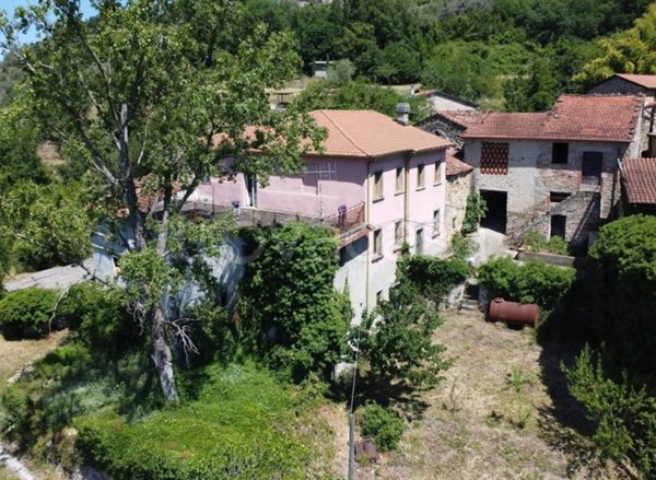 casa indipendente in vendita a Fivizzano