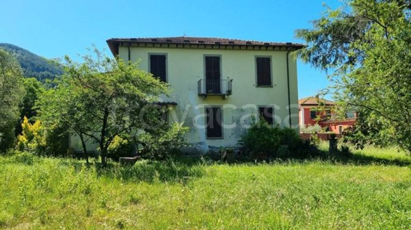 casa indipendente in vendita a Fivizzano